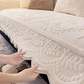 🛋️ Husă Antiderapantă pentru Canapea din Blană Artificială de Iepure – Confort și Eleganță cu Design Reliefat